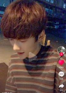 吃瓜抖音网红男的是谁啊,揭秘抖音网红“吃瓜男”的真实身份